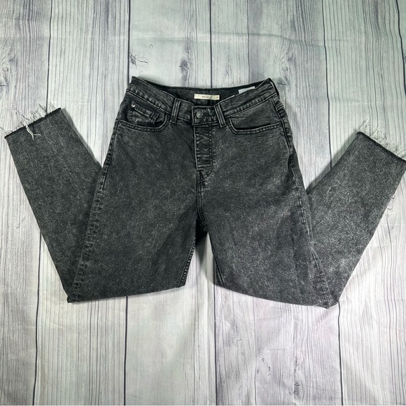 SOLD!! ๐ซ๐ซ LEVI'S VINTAGE INSPIRED EXPOSED BUTTON HIGH WAISTED MOM JEANS. SIZE 28 - Picture 7 of 10